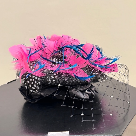 ROSIE OLIVIA MARLOW FEATHERY BERET WITH VEIL ADORNED WITH TINY PEARLS main image 7